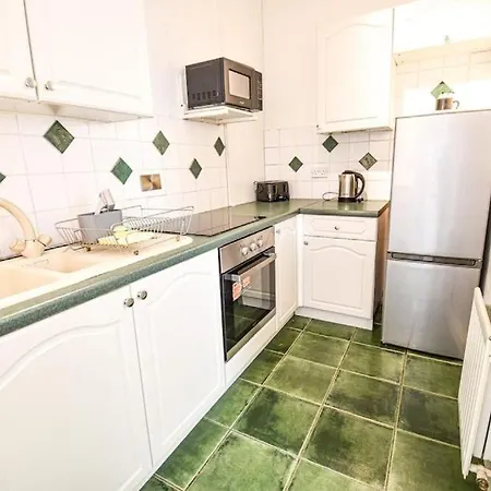 Buckingham Terrace - 4 Bedrooms - Sleeps 7 *