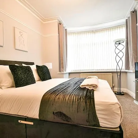 Buckingham Terrace - 4 Bedrooms - Sleeps 7 Redcar