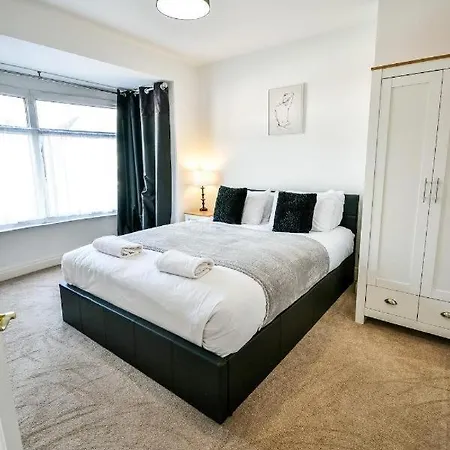 Buckingham Terrace - 4 Bedrooms - Sleeps 7 펜션
