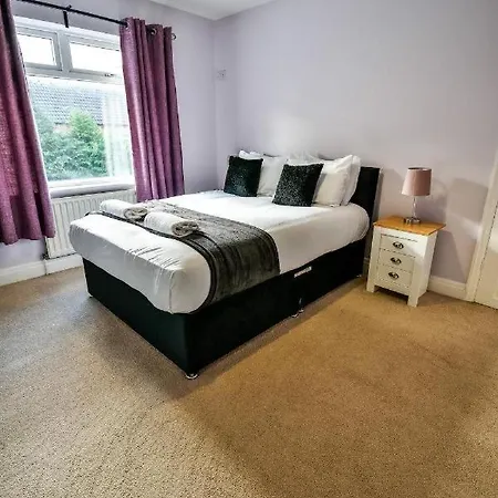 Buckingham Terrace - 4 Bedrooms - Sleeps 7 펜션 레드카