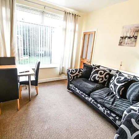 Buckingham Terrace - 4 Bedrooms - Sleeps 7 *